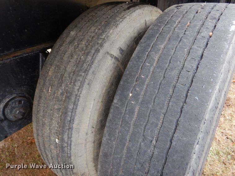 image for item LT9010 1998 Utility FS2CHA  flatbed trailer