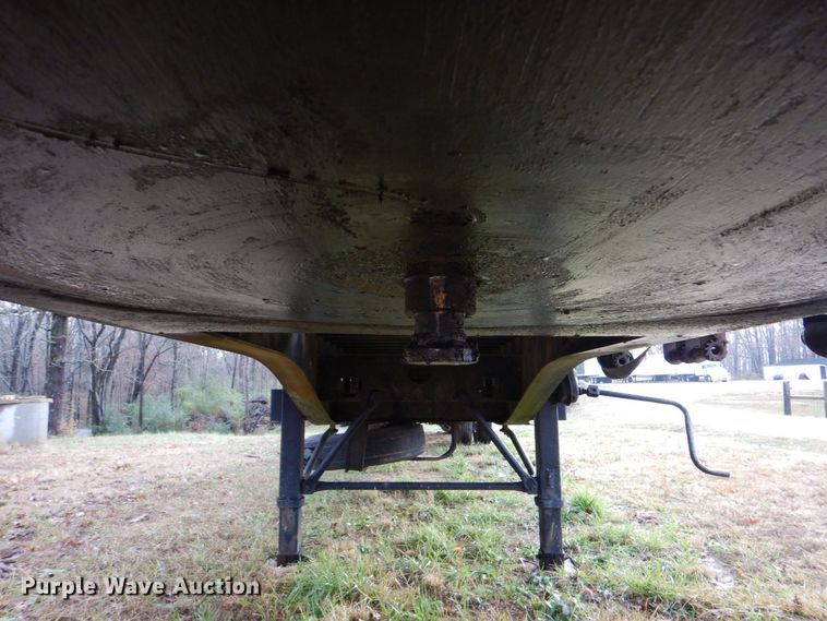 image for item LT9011 1999 Transcraft Eagle  flatbed trailer