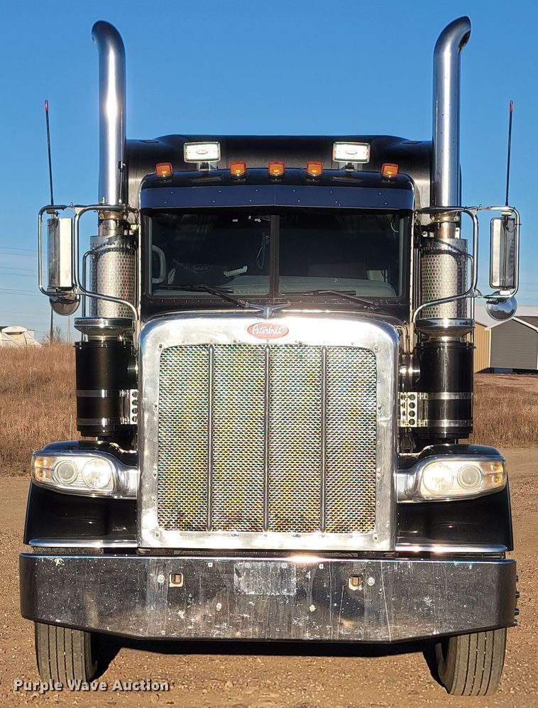 image for item ME9559 2008 Peterbilt 388 semi truck