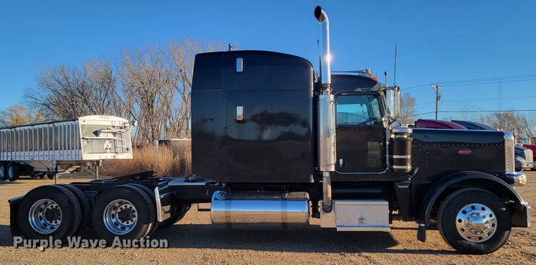 image for item ME9559 2008 Peterbilt 388 semi truck