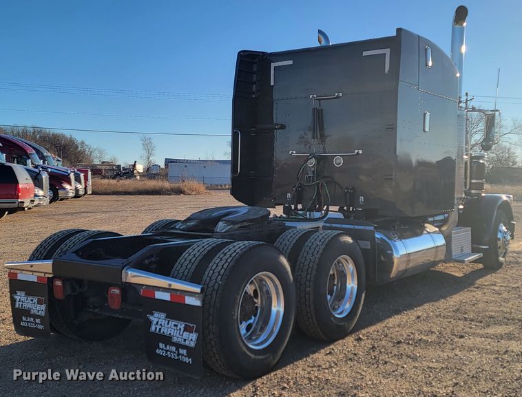 image for item ME9559 2008 Peterbilt 388 semi truck