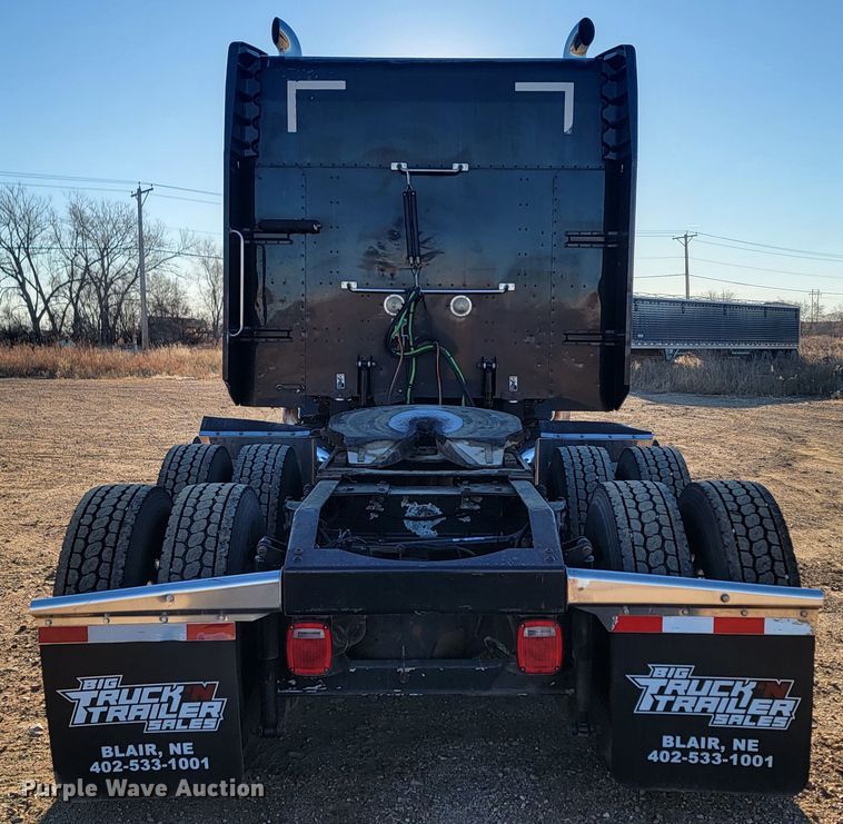 image for item ME9559 2008 Peterbilt 388 semi truck