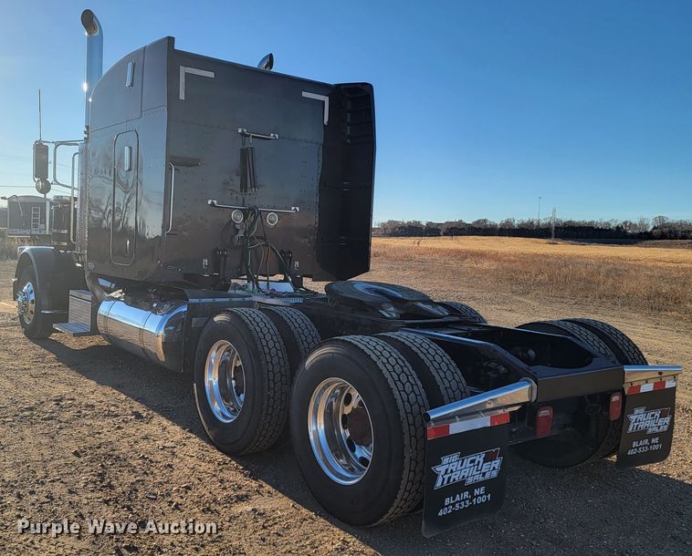 image for item ME9559 2008 Peterbilt 388 semi truck