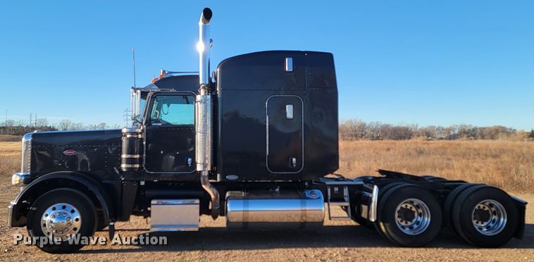 image for item ME9559 2008 Peterbilt 388 semi truck