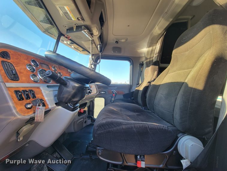 image for item ME9559 2008 Peterbilt 388 semi truck