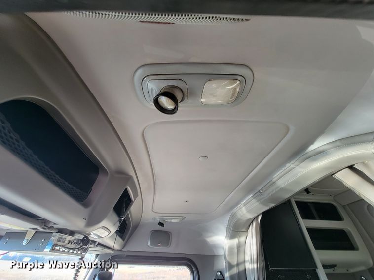 image for item ME9559 2008 Peterbilt 388 semi truck