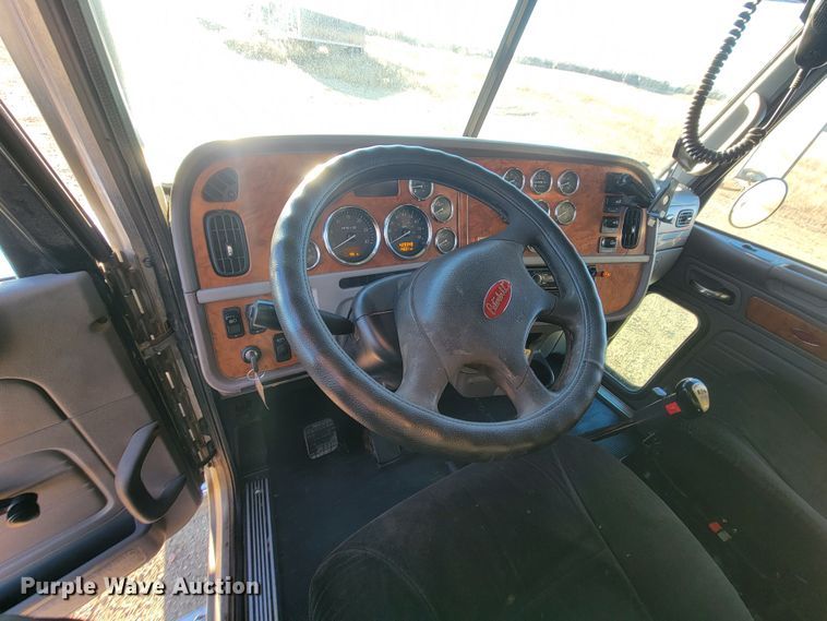 image for item ME9559 2008 Peterbilt 388 semi truck