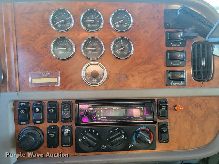 image for item ME9559 2008 Peterbilt 388 semi truck