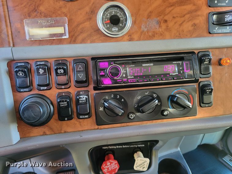 image for item ME9559 2008 Peterbilt 388 semi truck