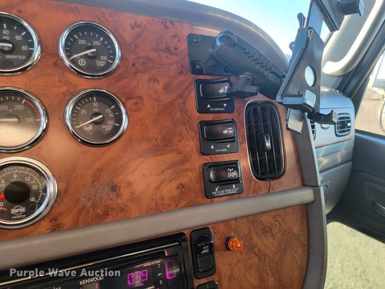 image for item ME9559 2008 Peterbilt 388 semi truck