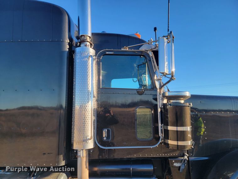 image for item ME9559 2008 Peterbilt 388 semi truck