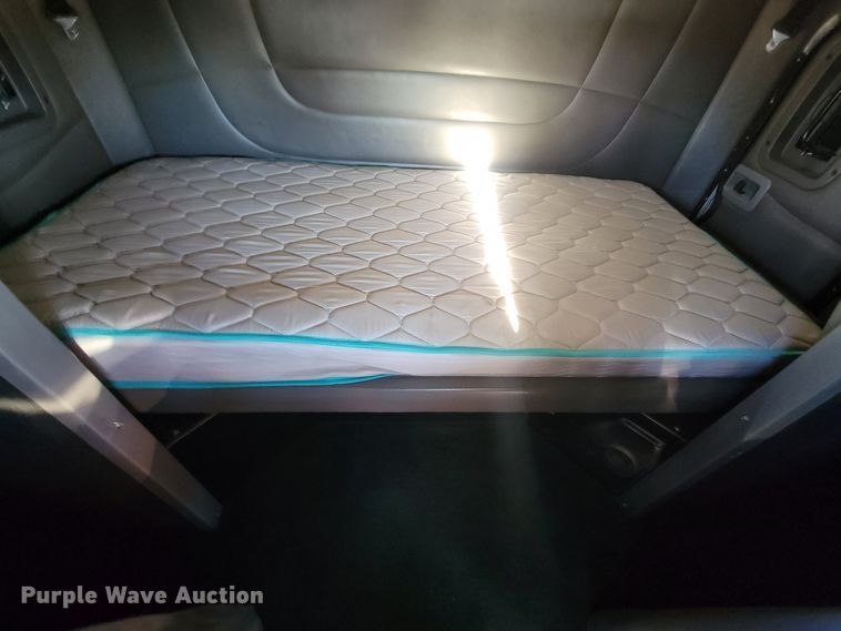 image for item ME9559 2008 Peterbilt 388 semi truck