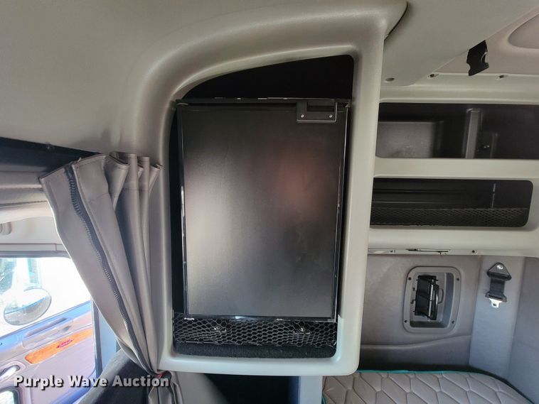 image for item ME9559 2008 Peterbilt 388 semi truck