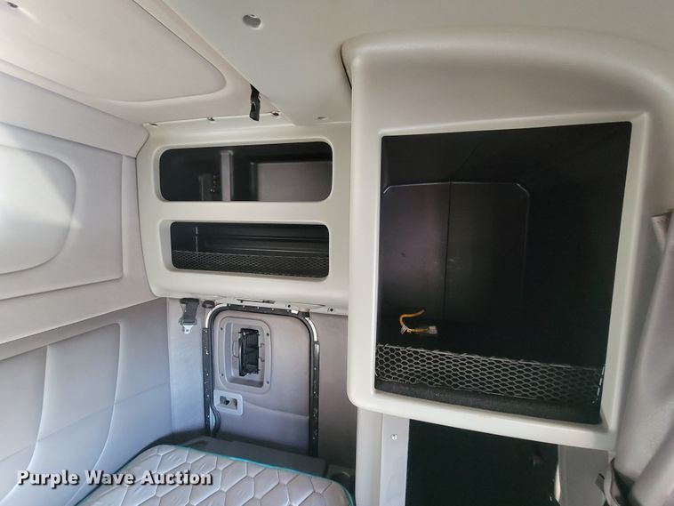 image for item ME9559 2008 Peterbilt 388 semi truck