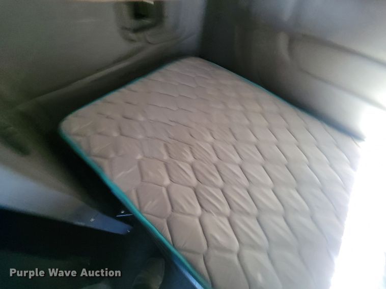 image for item ME9559 2008 Peterbilt 388 semi truck