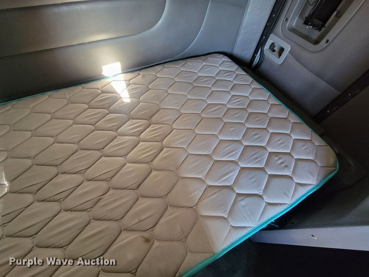 image for item ME9559 2008 Peterbilt 388 semi truck