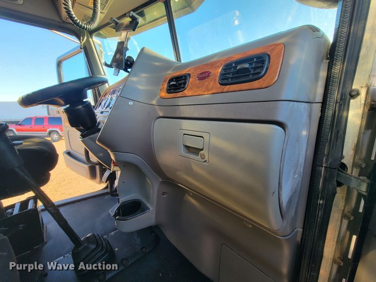 image for item ME9559 2008 Peterbilt 388 semi truck
