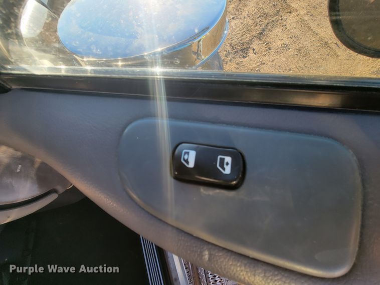 image for item ME9559 2008 Peterbilt 388 semi truck