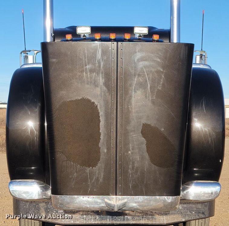 image for item ME9559 2008 Peterbilt 388 semi truck