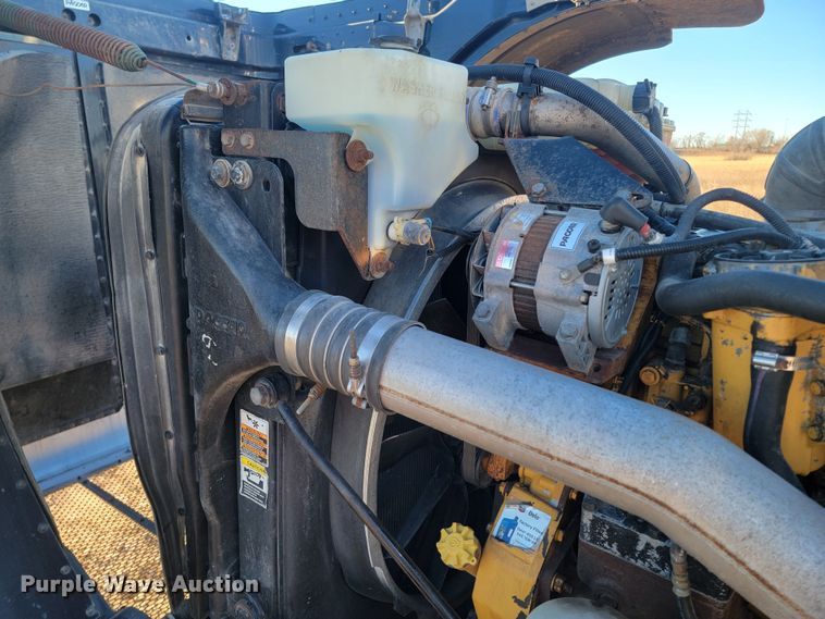 image for item ME9559 2008 Peterbilt 388 semi truck