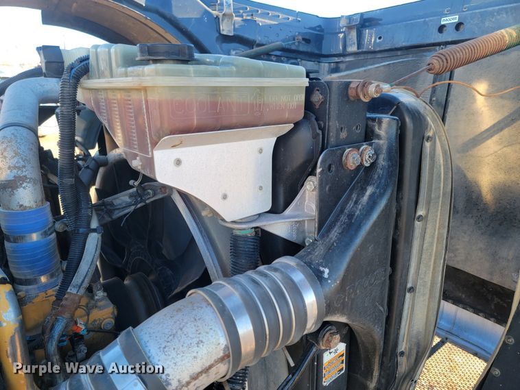 image for item ME9559 2008 Peterbilt 388 semi truck