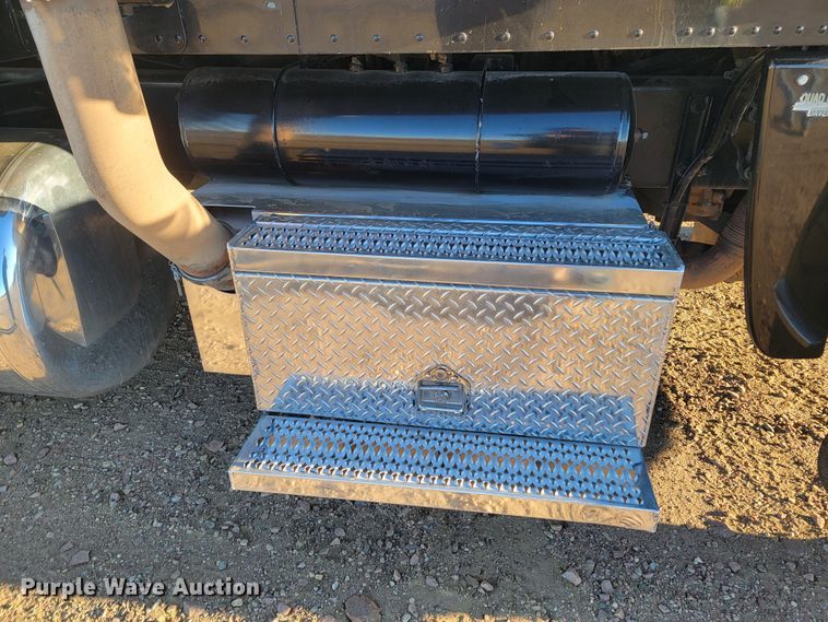 image for item ME9559 2008 Peterbilt 388 semi truck