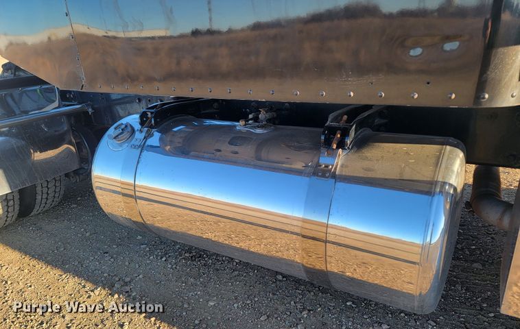 image for item ME9559 2008 Peterbilt 388 semi truck