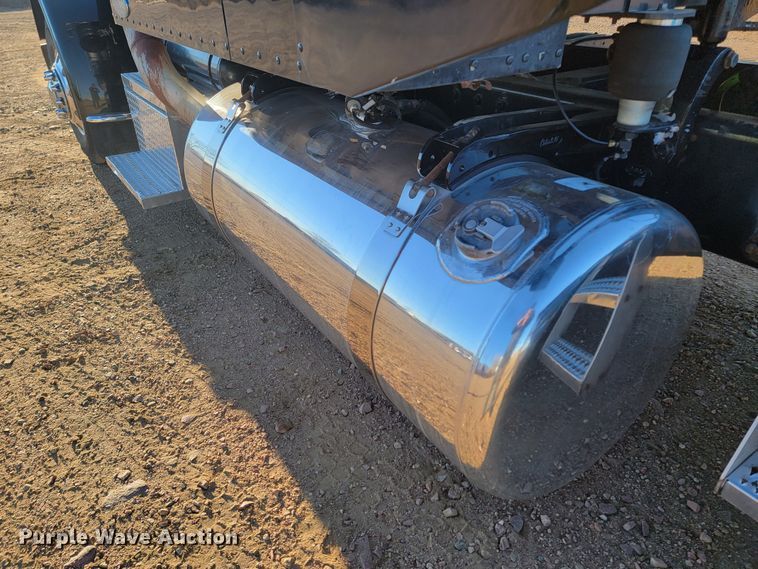 image for item ME9559 2008 Peterbilt 388 semi truck