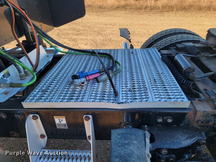 image for item ME9559 2008 Peterbilt 388 semi truck