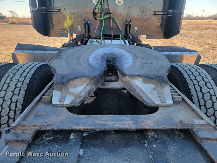 image for item ME9559 2008 Peterbilt 388 semi truck