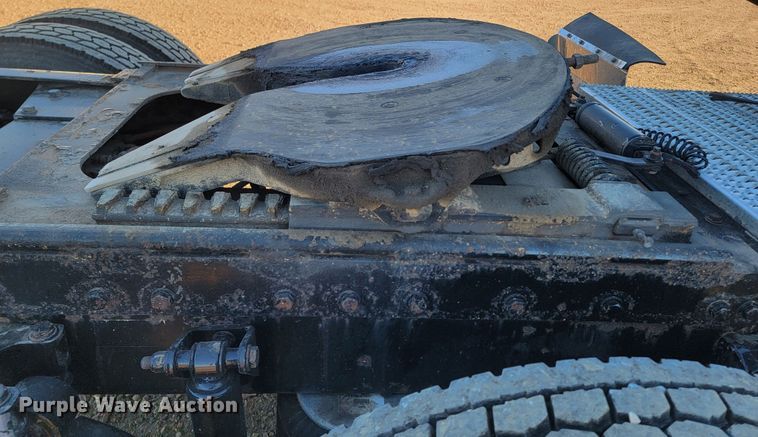 image for item ME9559 2008 Peterbilt 388 semi truck