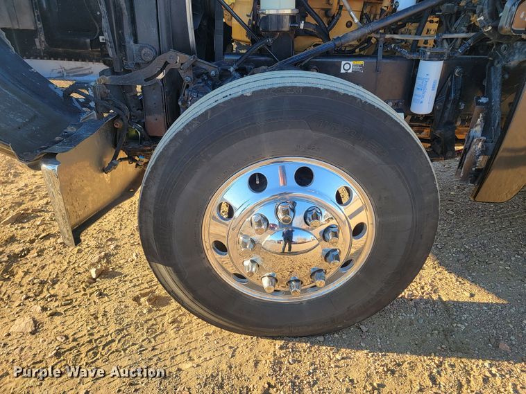 image for item ME9559 2008 Peterbilt 388 semi truck