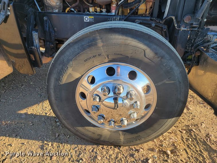 image for item ME9559 2008 Peterbilt 388 semi truck