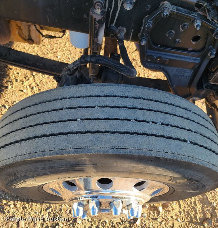 image for item ME9559 2008 Peterbilt 388 semi truck