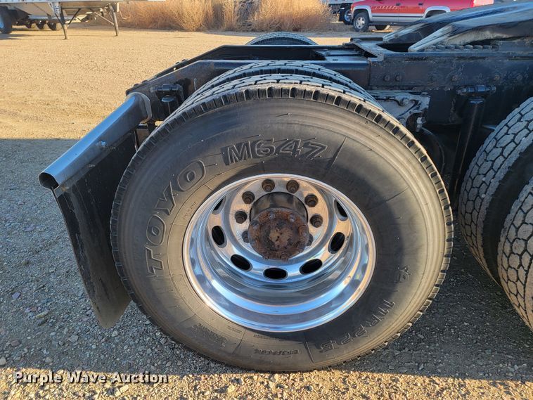 image for item ME9559 2008 Peterbilt 388 semi truck