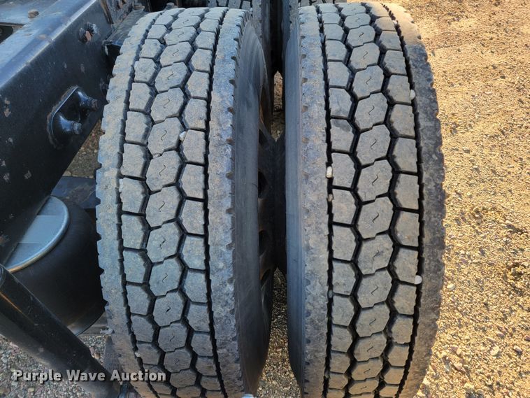 image for item ME9559 2008 Peterbilt 388 semi truck