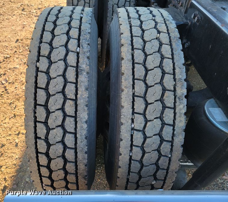 image for item ME9559 2008 Peterbilt 388 semi truck