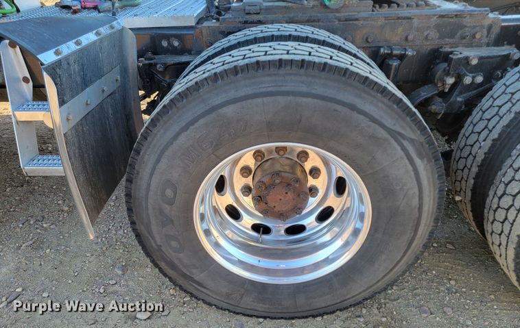 image for item ME9559 2008 Peterbilt 388 semi truck