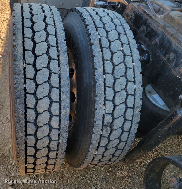 image for item ME9559 2008 Peterbilt 388 semi truck