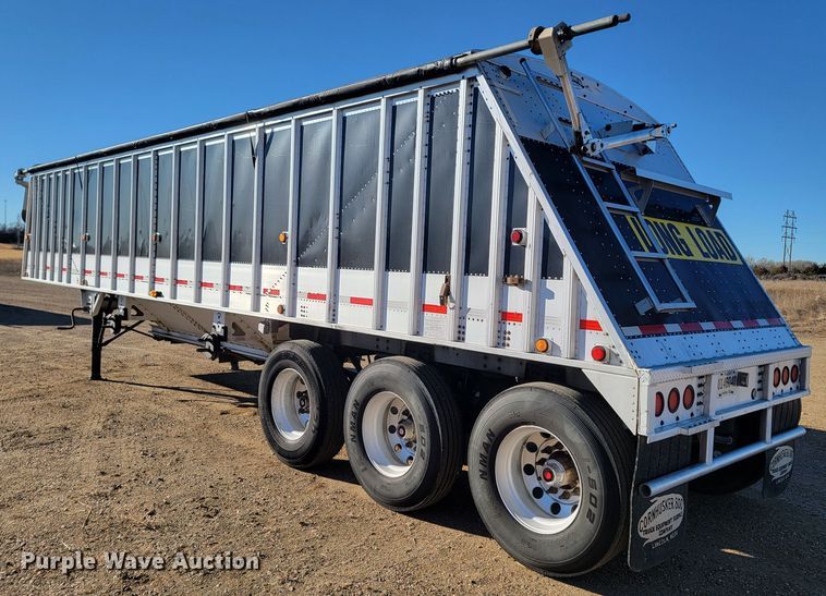 image for item ME9560 2008 Cornhusker grain trailer