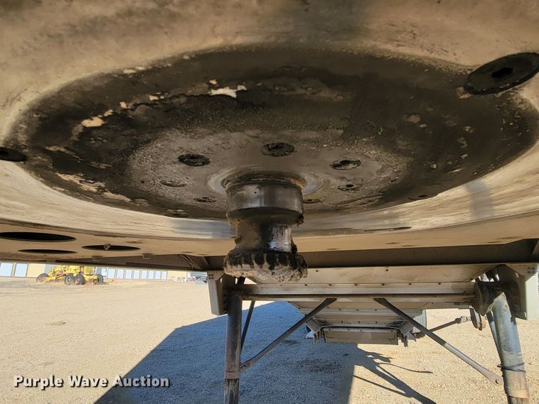 image for item ME9560 2008 Cornhusker grain trailer