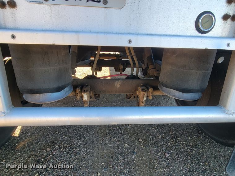 image for item ME9560 2008 Cornhusker grain trailer