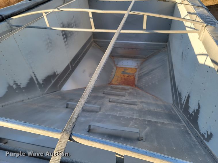 image for item ME9560 2008 Cornhusker grain trailer