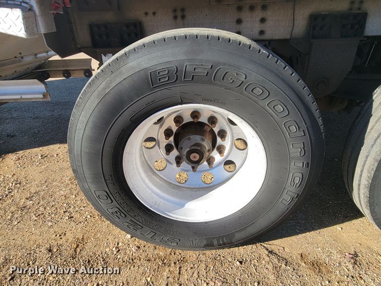 image for item ME9560 2008 Cornhusker grain trailer