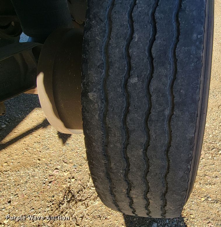 image for item ME9560 2008 Cornhusker grain trailer