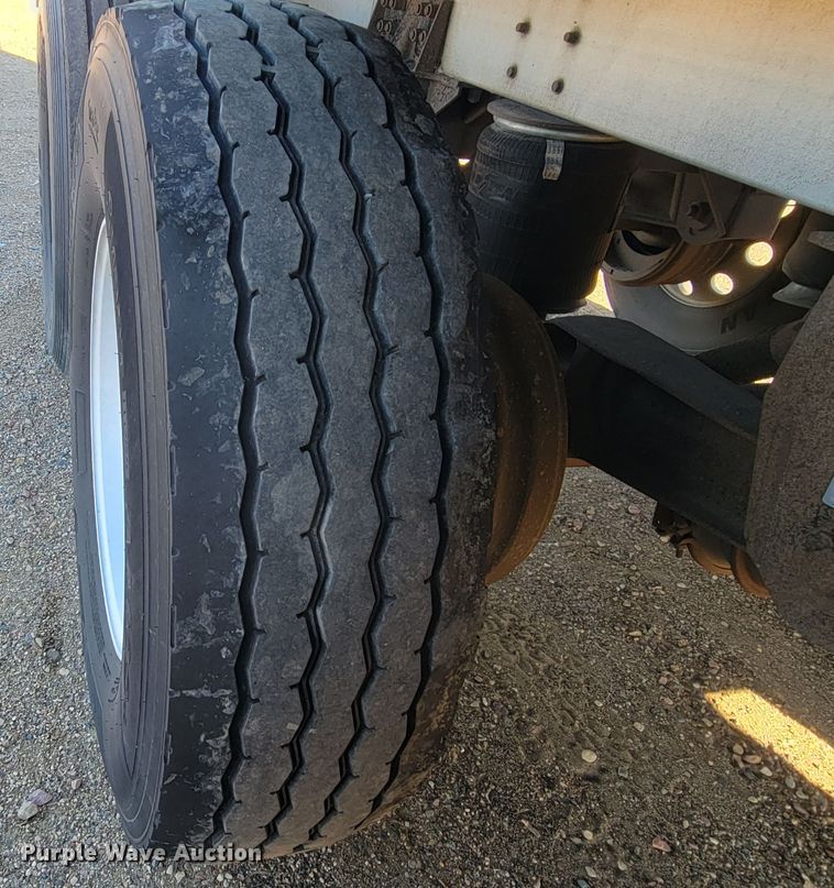 image for item ME9560 2008 Cornhusker grain trailer