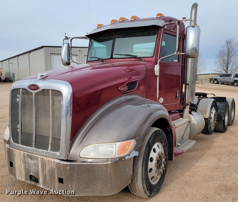 image for item ME9624 2011 Peterbilt 386 semi truck