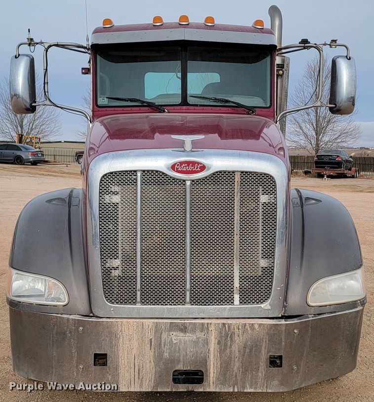 image for item ME9624 2011 Peterbilt 386 semi truck