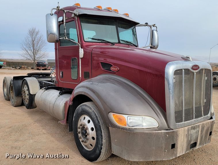 image for item ME9624 2011 Peterbilt 386 semi truck