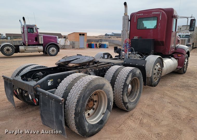 image for item ME9624 2011 Peterbilt 386 semi truck
